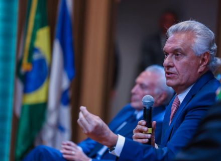 SECOM-CAIADO-FALANDO-SOBRE-RESPONSABILIDADE-FISCAL-EM-BRASILIA-1215x810